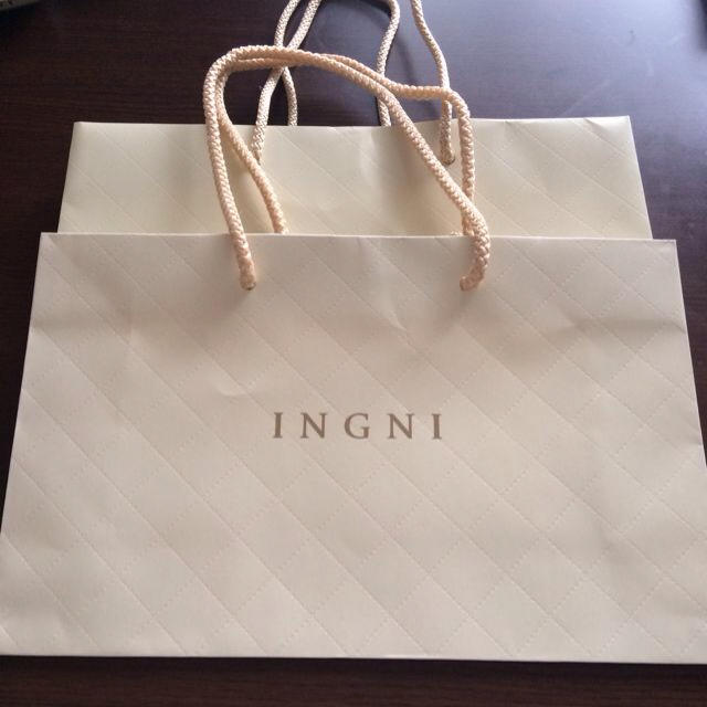 INGNI(イング)のINGNI 白ショッパー2枚 レディースのバッグ(ショップ袋)の商品写真