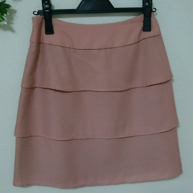 MISCH MASCH(ミッシュマッシュ)のピンクのティアードスカート レディースのスカート(ひざ丈スカート)の商品写真