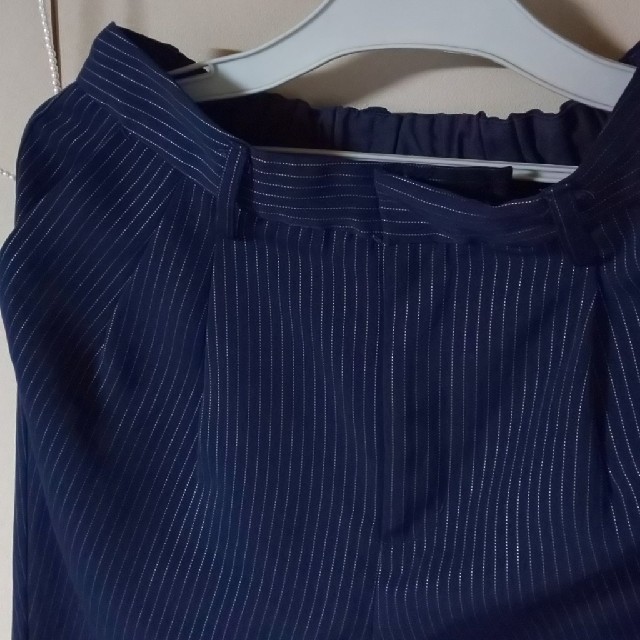 GU(ジーユー)のスーツ風 紺×銀(？)ストライプ レディースのフォーマル/ドレス(スーツ)の商品写真