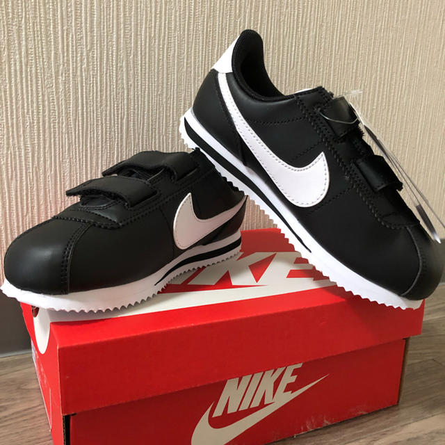 NIKE(ナイキ)のKIDS スニーカー  キッズ/ベビー/マタニティのキッズ靴/シューズ(15cm~)(スニーカー)の商品写真