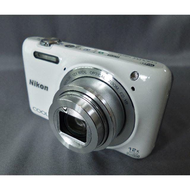 Nikon(ニコン)の美品 １２倍ズーム コンデジ　　WiFi・バリアングル液晶パネル スマホ/家電/カメラのカメラ(コンパクトデジタルカメラ)の商品写真