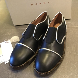 マルニ(Marni)の新品正規品日本未入荷レア‼️早い者勝ち マルニ ロンドン取り寄せ(ローファー/革靴)