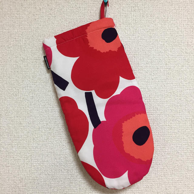 marimekko(マリメッコ)の3/18-31まで発送不可  マリメッコ ミトン 鍋つかみ ハンドメイドの生活雑貨(キッチン小物)の商品写真