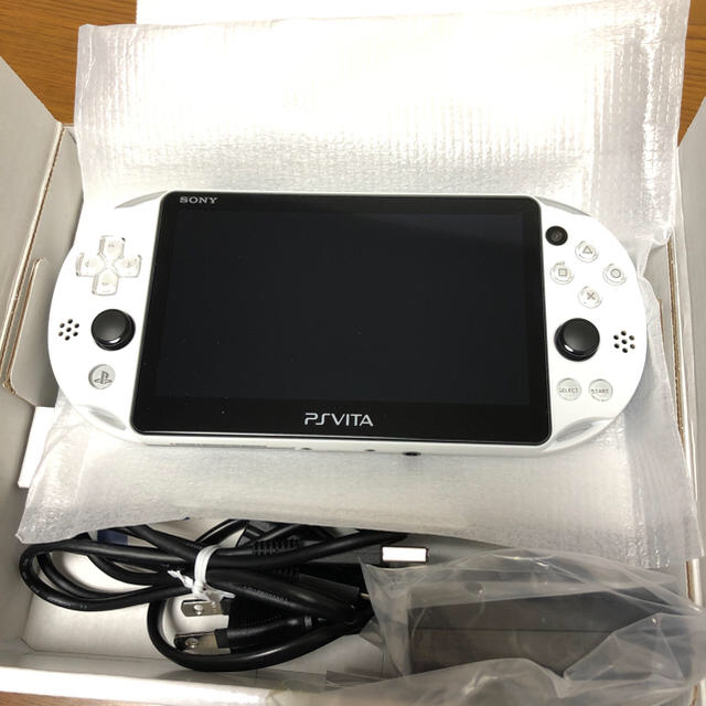 PlayStation Vita Wi-Fiモデル ホワイト 32gbメモリ付