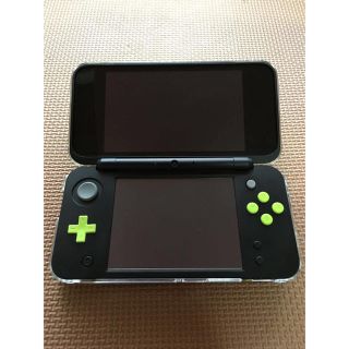 ニンテンドー2DS(ニンテンドー2DS)のNew ニンテンドー2DS LL　本体　ブラック×ライム　おまけ付き　送料無料(携帯用ゲーム機本体)