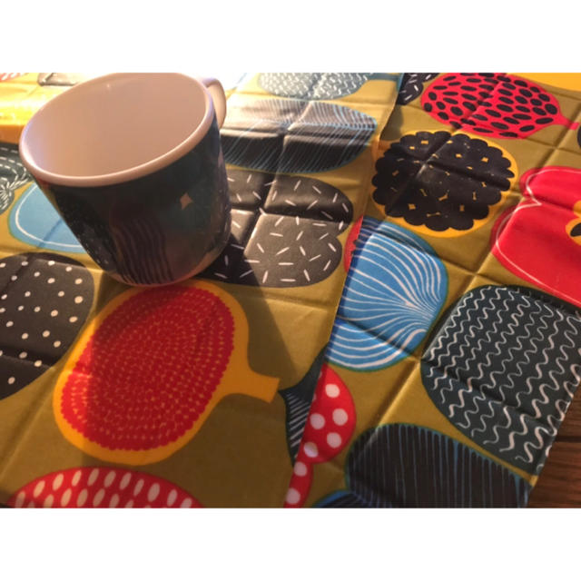 marimekko(マリメッコ)のマリメッコ ランチョンマット カップ ハンドメイドの生活雑貨(キッチン小物)の商品写真