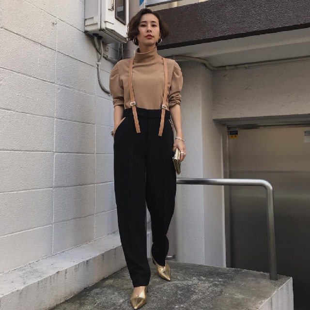 Ameri VINTAGE(アメリヴィンテージ)のLEATHER SUSPENDER PANTS レディースのパンツ(カジュアルパンツ)の商品写真