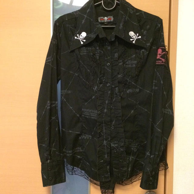 MAD（M∀D）(マッド)のmad黒シャツ レディースのトップス(シャツ/ブラウス(長袖/七分))の商品写真