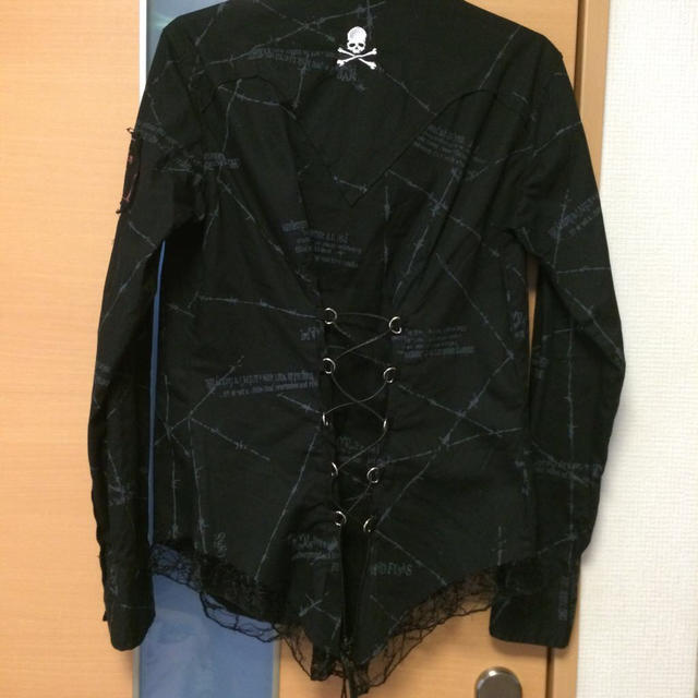 MAD（M∀D）(マッド)のmad黒シャツ レディースのトップス(シャツ/ブラウス(長袖/七分))の商品写真