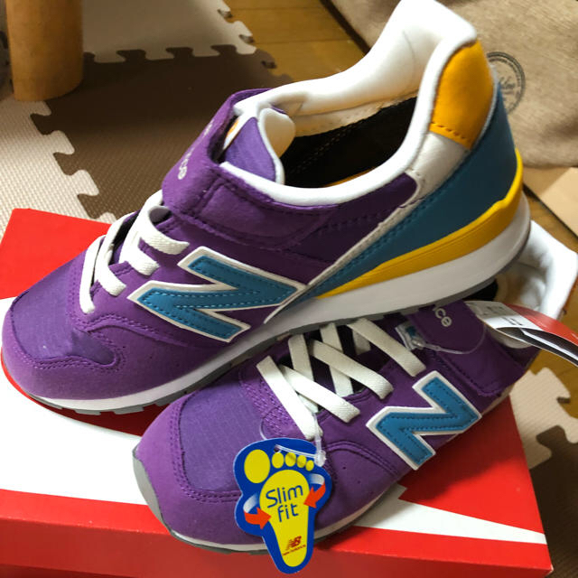 New Balance(ニューバランス)のニューバランス 紫 22.5 キッズ/ベビー/マタニティのキッズ靴/シューズ(15cm~)(スニーカー)の商品写真