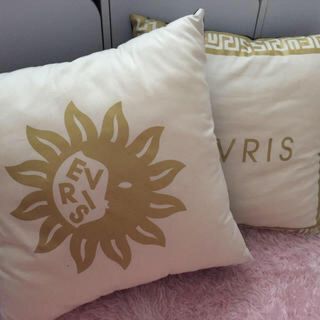 エヴリス(EVRIS)のEVRIS ノベルティ クッション 新品未使用(ノベルティグッズ)