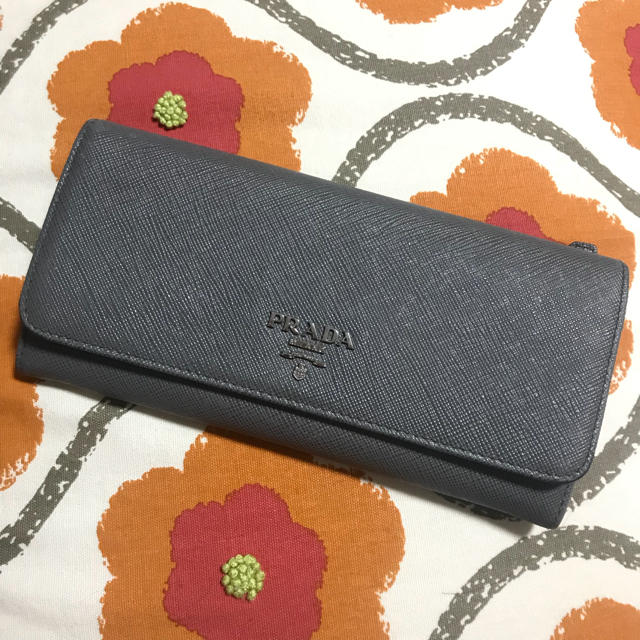 PRADA(プラダ)のプラダ・PRADA・サフィアーノ・グレー レディースのファッション小物(財布)の商品写真