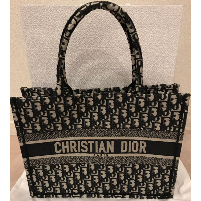 Dior(ディオール)の完売品 新品 Christian Dior ディオール ブックトート  スモール レディースのバッグ(トートバッグ)の商品写真