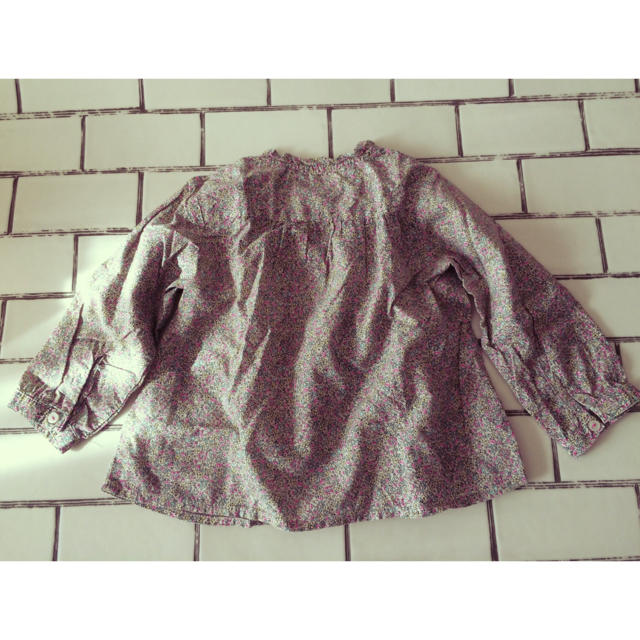 ZARA KIDS(ザラキッズ)の小花柄ブラウス  キッズ/ベビー/マタニティのベビー服(~85cm)(シャツ/カットソー)の商品写真