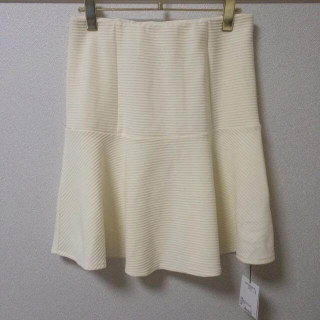 ELLE(エル)の新品未使用♡ELLE ポンチスカート レディースのスカート(ひざ丈スカート)の商品写真