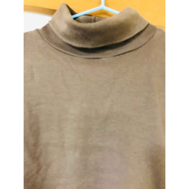 UNIQLO(ユニクロ)のユニクロ  タートルネックシャツ  130 キッズ/ベビー/マタニティのキッズ服男の子用(90cm~)(Tシャツ/カットソー)の商品写真