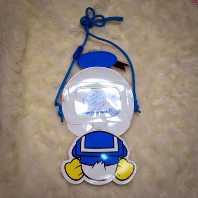 Disney(ディズニー)のパスケース&光るペンダント2点セット レディースのファッション小物(コインケース)の商品写真