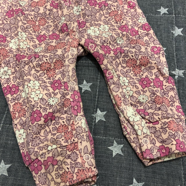 babyGAP(ベビーギャップ)のbaby GAP 花柄ロンパース 60 キッズ/ベビー/マタニティのベビー服(~85cm)(カバーオール)の商品写真