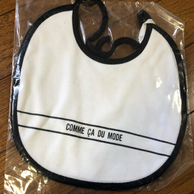 COMME CA DU MODE(コムサデモード)の値下げ❗️新品 スタイ COMMECADU MOOD キッズ/ベビー/マタニティのこども用ファッション小物(ベビースタイ/よだれかけ)の商品写真