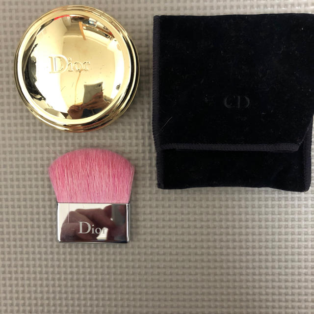 Christian Dior(クリスチャンディオール)のフェイスパウダー コスメ/美容のベースメイク/化粧品(フェイスパウダー)の商品写真