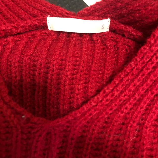 GU(ジーユー)のニット セータ  トップス 赤 レディースのトップス(ニット/セーター)の商品写真