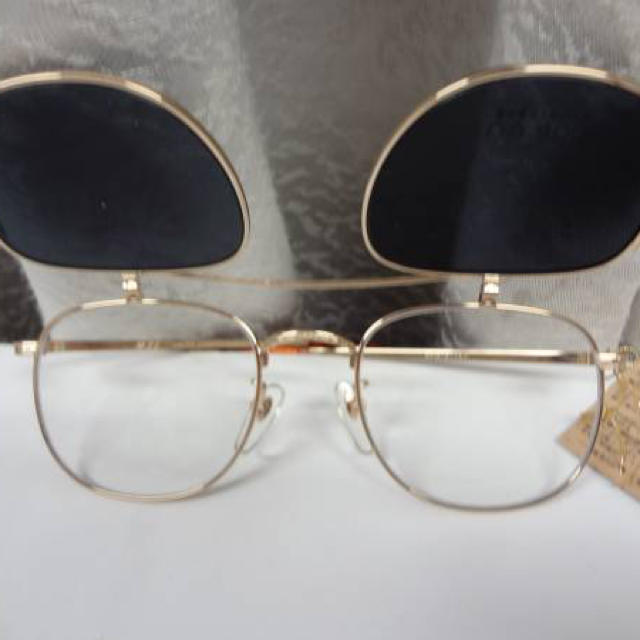 新品・サングラス付き跳ね上げフレームＮＯ３２－１ レディースのファッション小物(サングラス/メガネ)の商品写真