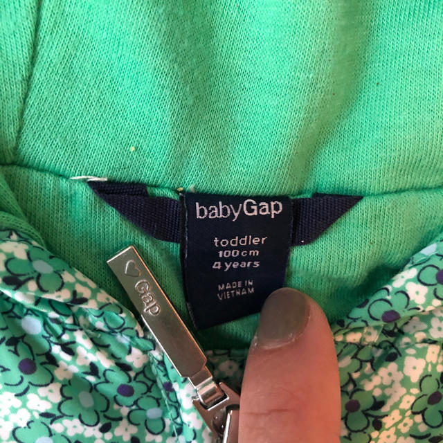 babyGAP(ベビーギャップ)の花柄アウター babyGAP キッズ/ベビー/マタニティのキッズ服女の子用(90cm~)(ジャケット/上着)の商品写真