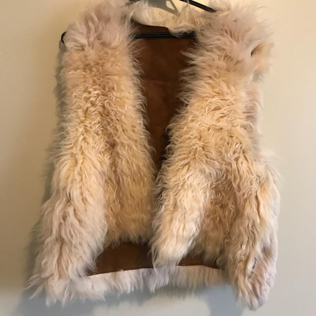 RODEO CROWNS(ロデオクラウンズ)のリアルムートンファーベスト レディースのジャケット/アウター(毛皮/ファーコート)の商品写真