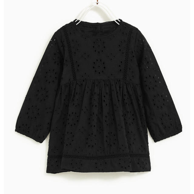 ZARA KIDS(ザラキッズ)のzarababy スイス刺繍ワンピース 3/4y 104cm キッズ/ベビー/マタニティのキッズ服女の子用(90cm~)(ワンピース)の商品写真