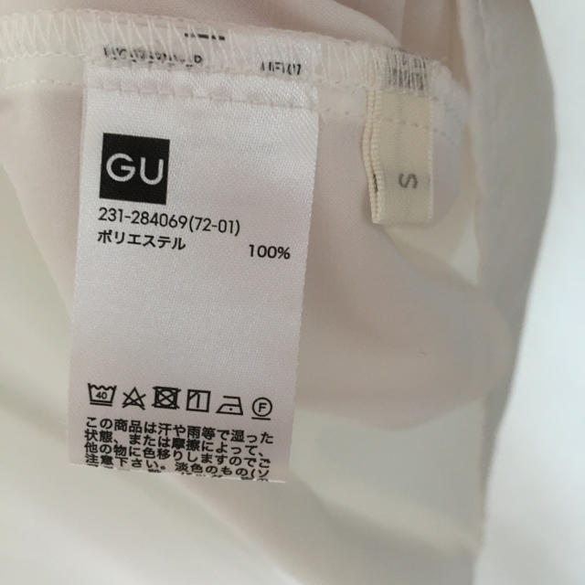GU(ジーユー)のGU サテンラッフルブラウス レディースのトップス(シャツ/ブラウス(半袖/袖なし))の商品写真