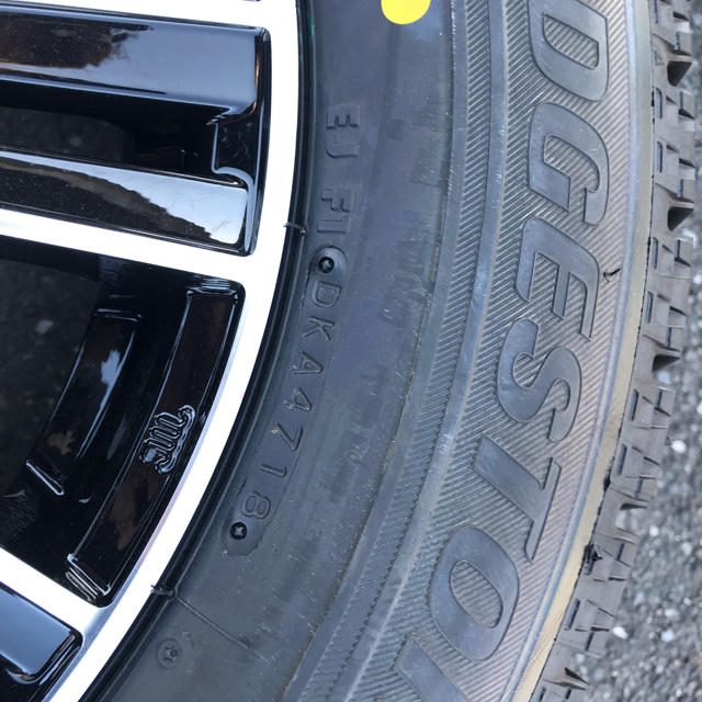 BRIDGESTONE(ブリヂストン)の4本セット★215/60R16★タイヤ新品★スタッドレス★VRX★アルミセット 自動車/バイクの自動車(タイヤ・ホイールセット)の商品写真