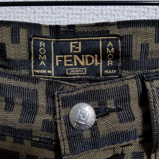 FENDI - FENDI made in ITALY 総柄パンツ ズッカ柄の通販 by y ...
