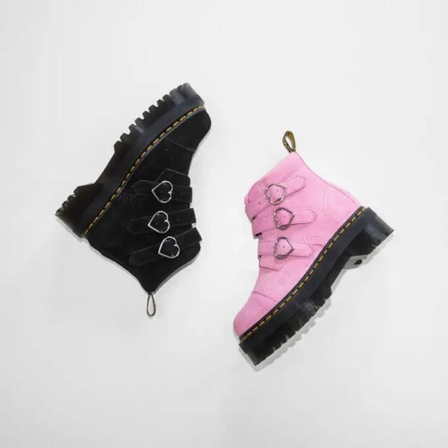 LAZY OAF(レイジーオーフ)のDr. Martens x Lazy Oaf バックル ブーツ レディースの靴/シューズ(ブーツ)の商品写真