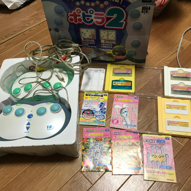 ポピラ カートリッジ6つ付き エンタメ/ホビーのゲームソフト/ゲーム機本体(家庭用ゲーム機本体)の商品写真