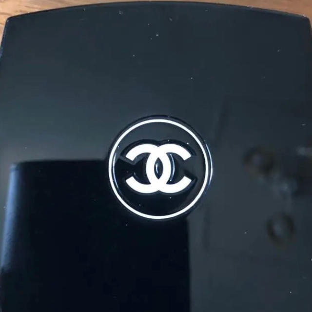 CHANEL プードゥル ルミエール グラッセ