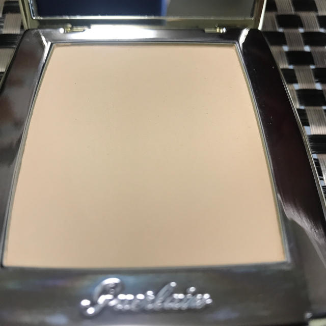 GUERLAIN(ゲラン)のゲラン パリュール クリスタルパール パウダーファンデーション コスメ/美容のベースメイク/化粧品(ファンデーション)の商品写真