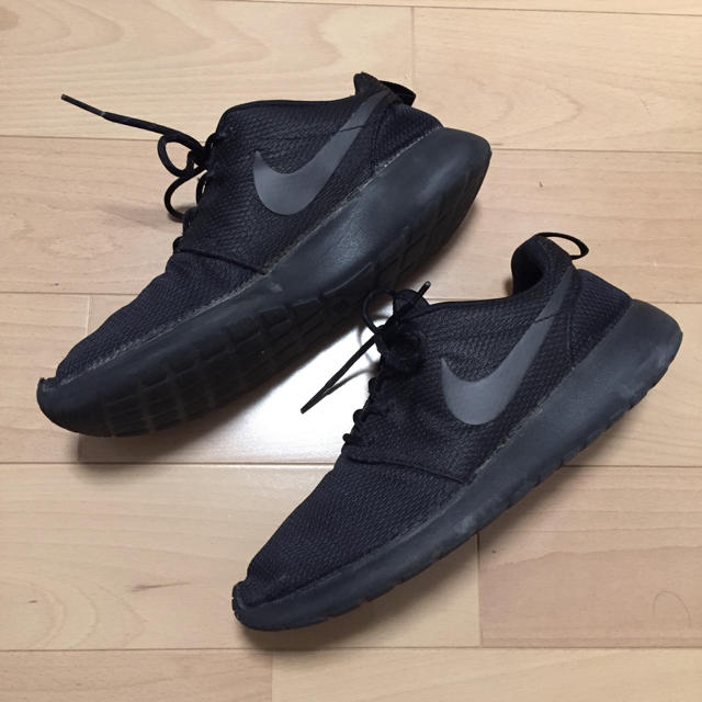 NIKE(ナイキ)のNIKE WMNS ROSHE ONE TRIPLE BLACK ローシワン メンズの靴/シューズ(スニーカー)の商品写真