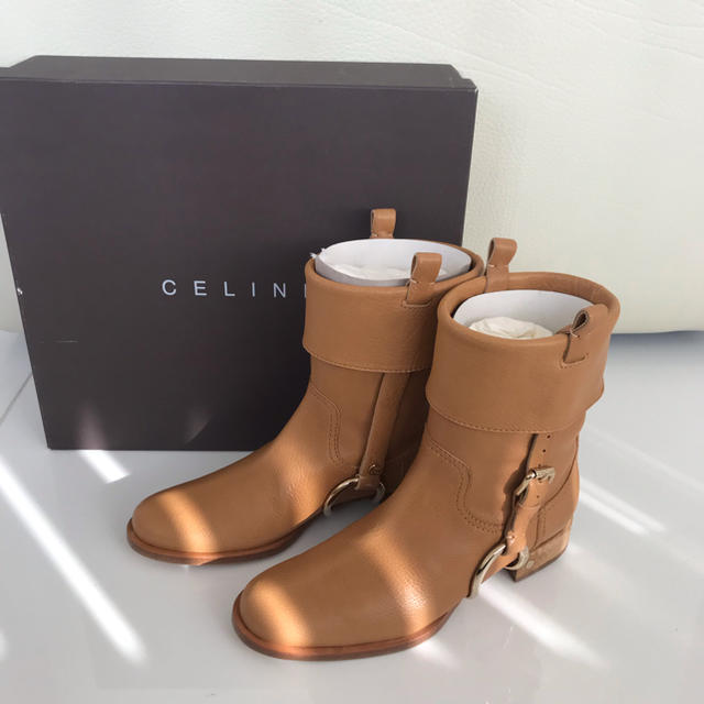 celine(セリーヌ)の未使用 自宅保管品 セリーヌ レザーブーツ ブラウン 36 23くらいの方に❤️ レディースの靴/シューズ(ブーツ)の商品写真