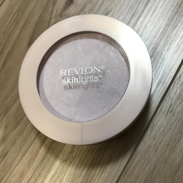 REVLON(レブロン)のレブロン スキンライト プレストパウダー コスメ/美容のベースメイク/化粧品(コントロールカラー)の商品写真