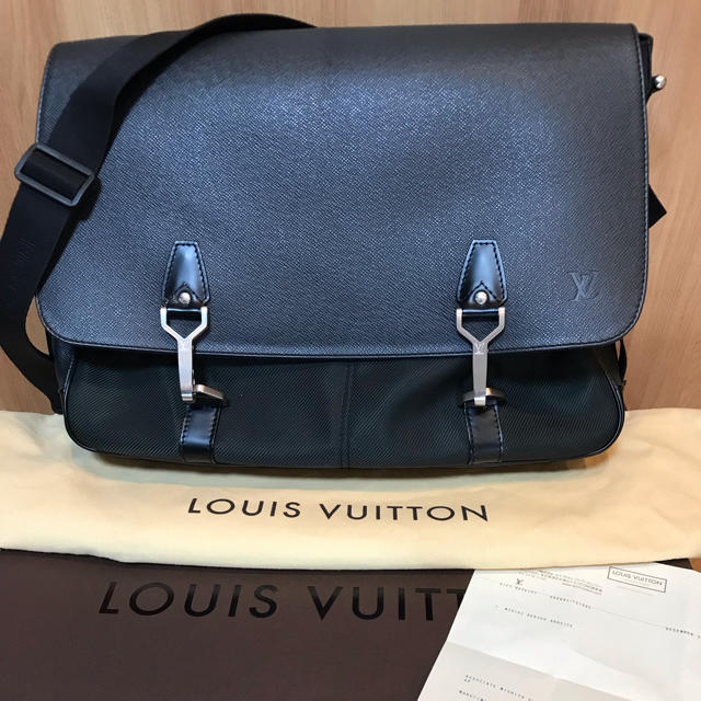 タグを外して使うのが勿体ないルイヴィトン louis vuitton タイガ デルスー ショルダーバッグ