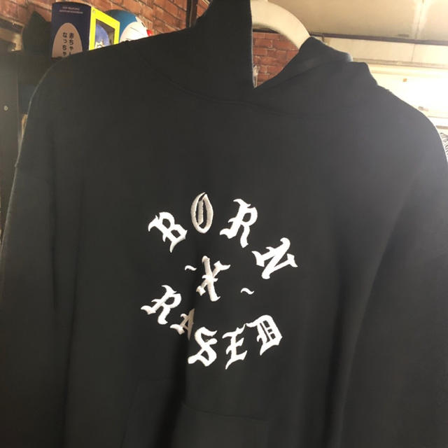 Born X Raised パーカー FRONT STREET HOODY