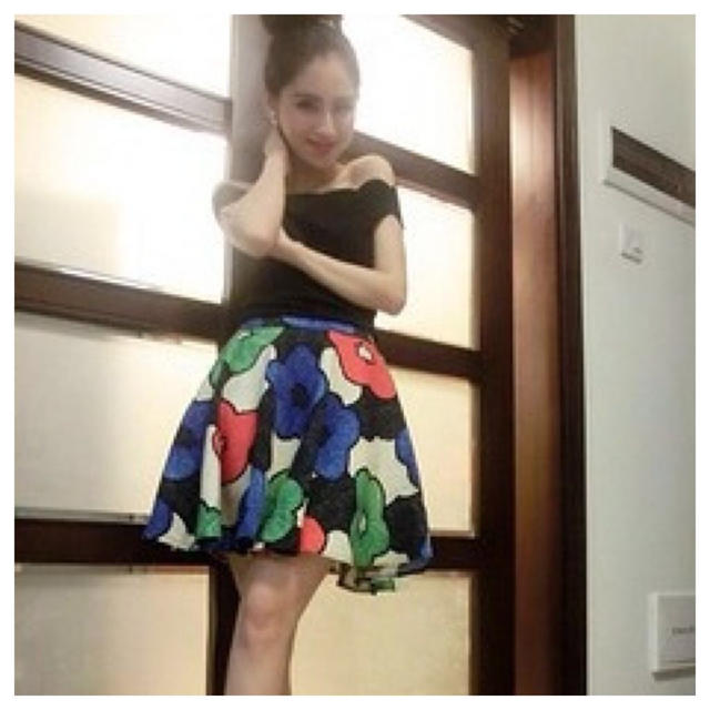 新品2点セット☆オフショルと花柄スカート レディースのスカート(ミニスカート)の商品写真