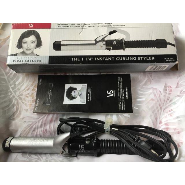 VS ヴィダルサスーンアイロン VSI-3201/K 32mm動作ok スマホ/家電/カメラの美容/健康(ヘアアイロン)の商品写真