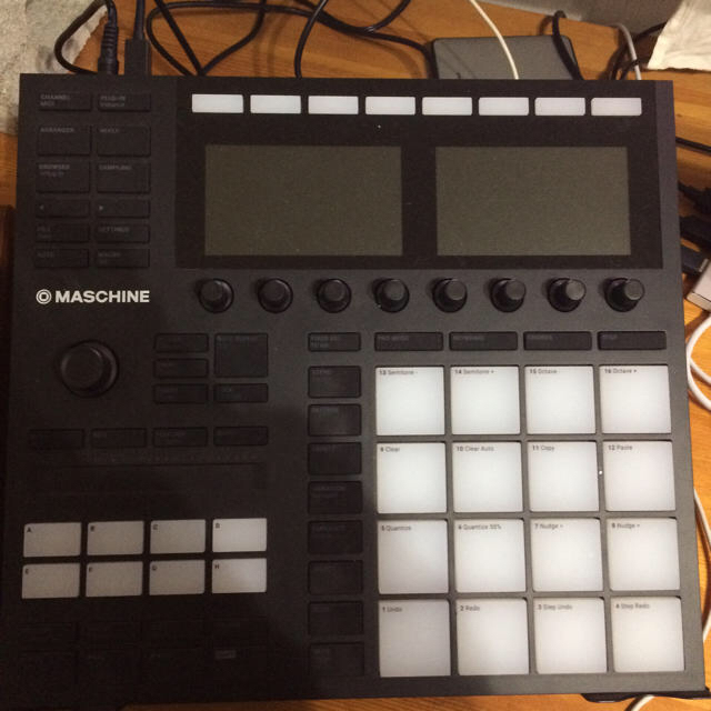 MIDIコントローラー Native Instruments Maschine3