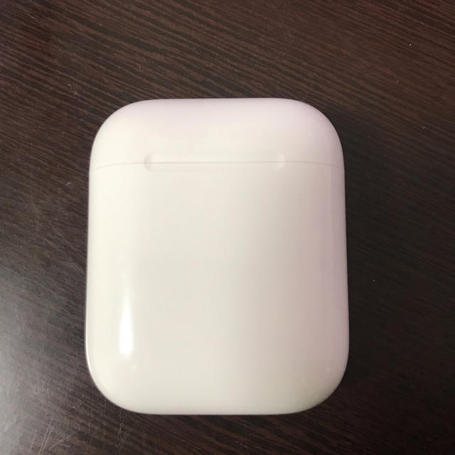 Apple(アップル)のApple AirPods 正規品 スマホ/家電/カメラのオーディオ機器(ヘッドフォン/イヤフォン)の商品写真