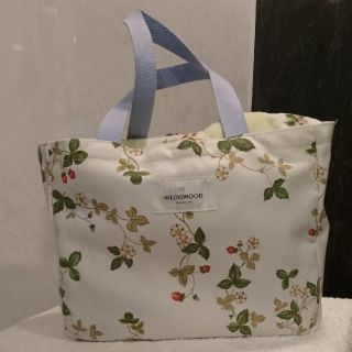 ウェッジウッド(WEDGWOOD)の【美品】ウエッジウッドワイルドストロベリー柄トートバッグ(トートバッグ)