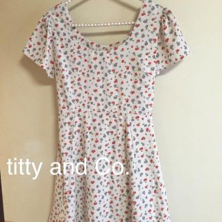 ティティアンドコー(titty&co)のtitty&Co.花柄ワンピース(ミニワンピース)