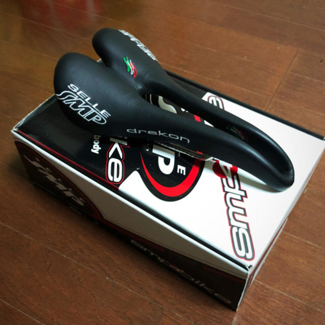 セラ イタリア SMP ドラコン サドル 更に値引きしました スポーツ/アウトドアの自転車(パーツ)の商品写真