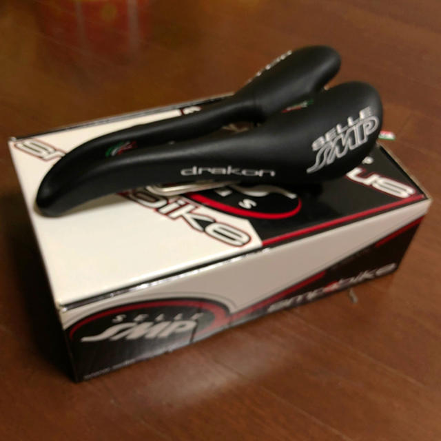 セラ イタリア SMP ドラコン サドル 更に値引きしました スポーツ/アウトドアの自転車(パーツ)の商品写真