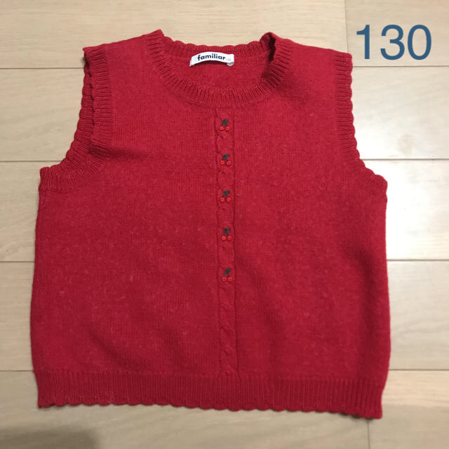 familiar(ファミリア)のファーファ様専用★familiar ベスト 130 ニット 赤ファミリア キッズ/ベビー/マタニティのキッズ服女の子用(90cm~)(ニット)の商品写真